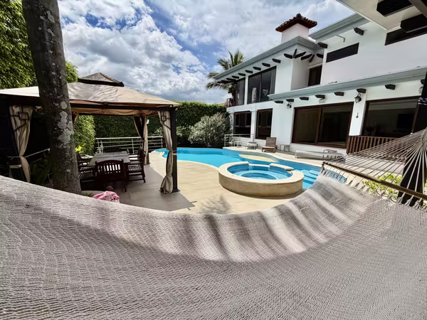 Santa Ana, Villareal hermosa y amplia casa con Piscina y Jacuzzi