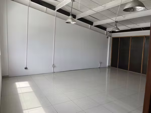 Local comercial en Lindora Santa Ana