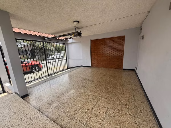SE ALQUILA CASA EN RESIDENCIAL MANSIONES DE ROBLEDAL LA URUCA