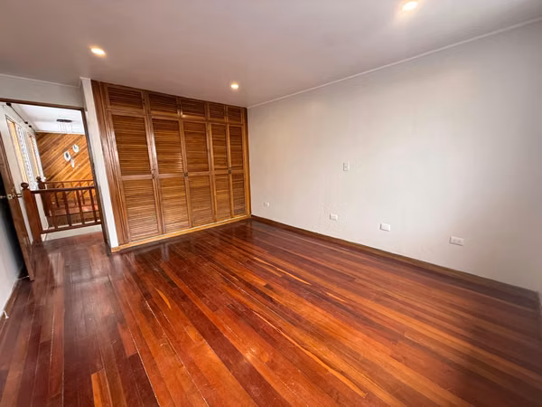 SE ALQUILA CASA EN RESIDENCIAL MANSIONES DE ROBLEDAL LA URUCA