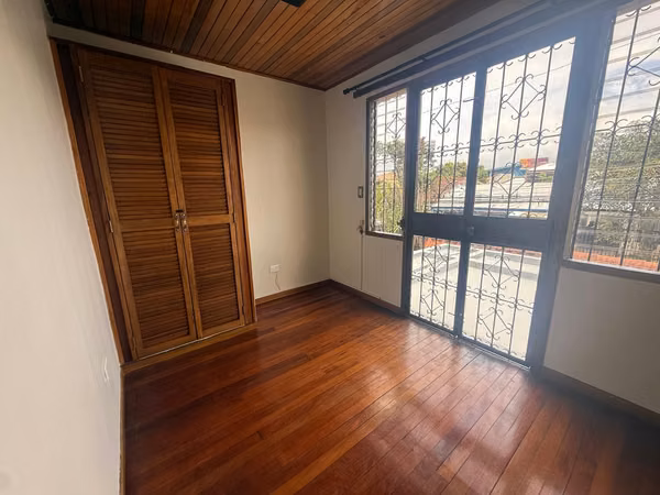 SE ALQUILA CASA EN RESIDENCIAL MANSIONES DE ROBLEDAL LA URUCA