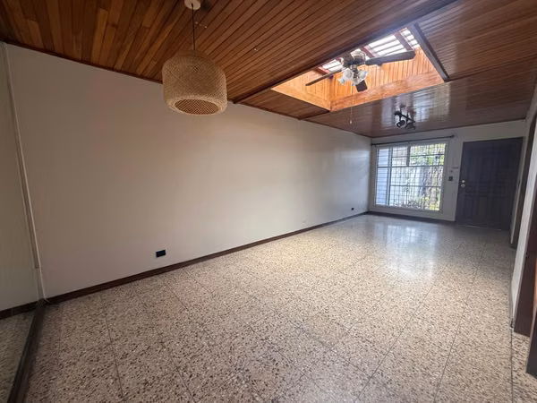 SE ALQUILA CASA EN RESIDENCIAL MANSIONES DE ROBLEDAL LA URUCA