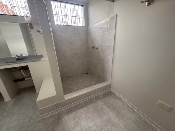 SE ALQUILA CASA EN RESIDENCIAL MANSIONES DE ROBLEDAL LA URUCA
