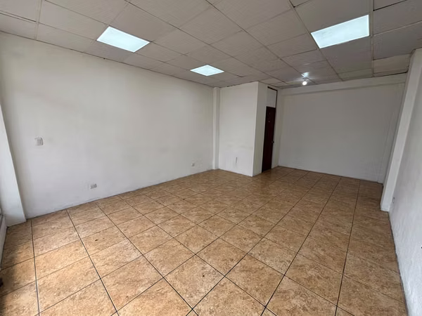 30 m² commercial space in San Pedro, near UCR.