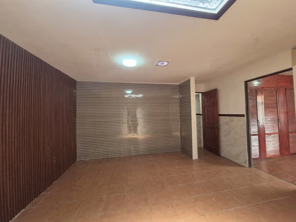 Casa esquinera de una planta en venta en Santa Lucía de Heredia