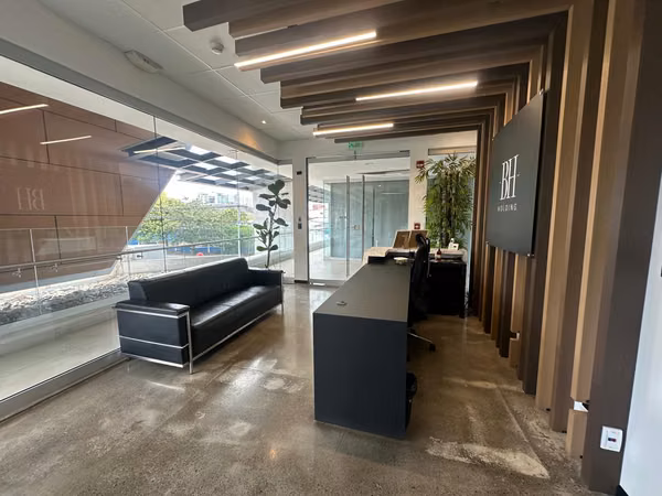 ALQUILER DE OFICINAS EN EDIFICIO CORPORATIVO, GUACHIPELIN DE ESCAZU