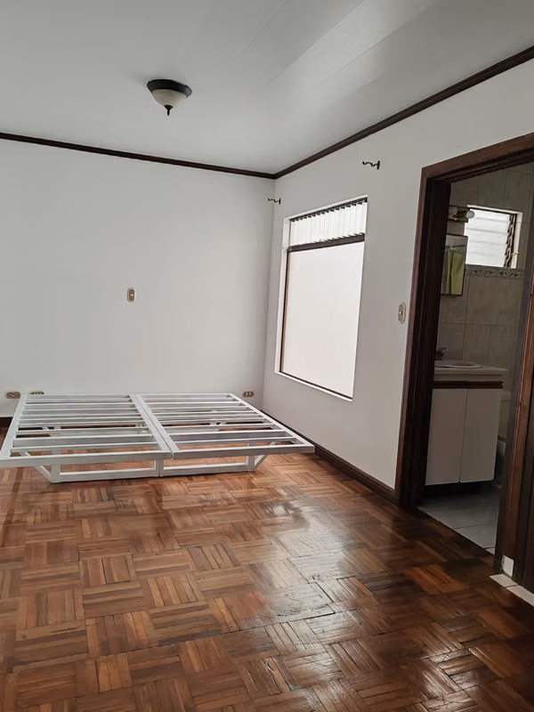 Alquiler apartamento 2da planta amplio acogedor Curridabat
