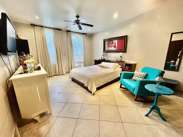 POZOS DE SANTA ANA! CASA DE UNA SOLA PLANTA DE 2 HAB/2BAÑOS, TERRAZA,1PARQUEO