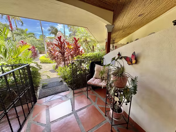 POZOS DE SANTA ANA! CASA DE UNA SOLA PLANTA DE 2 HAB/2BAÑOS, TERRAZA,1PARQUEO