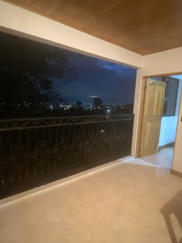 VENDO AMPLIA CASA CORONADO RESIDENCIAL LOS ALPES