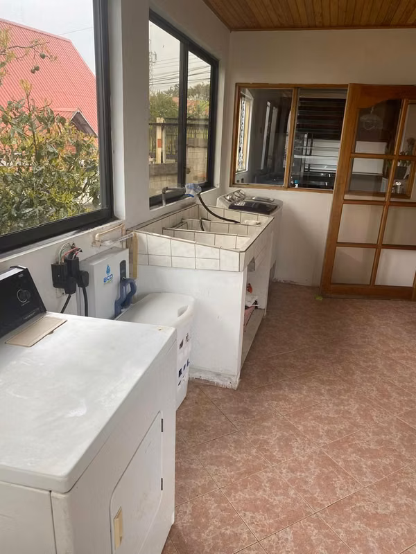 VENDO AMPLIA CASA CORONADO RESIDENCIAL LOS ALPES
