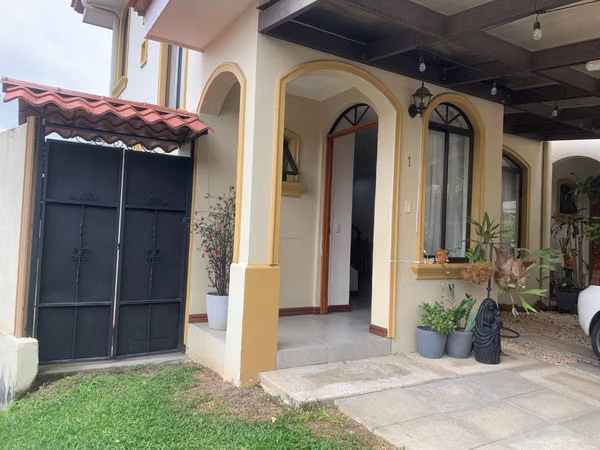 Casa en Venta en Condominio, Curridabat | 250 m²