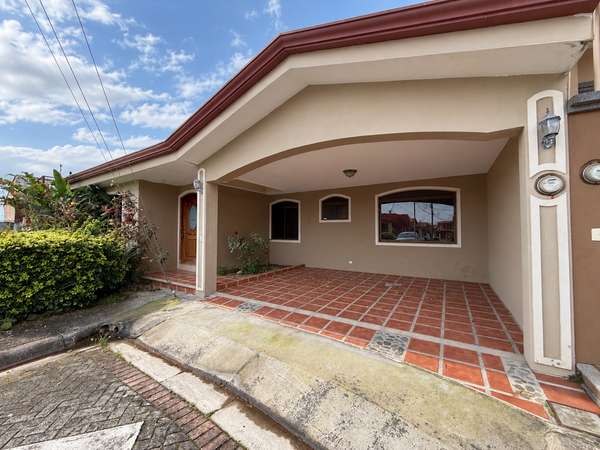 Venta de casa una Planta en Condominio en Patalillo de Coronado