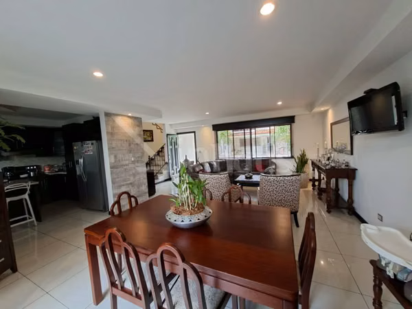 Venta de casa en condominio en Santa Ana centro 