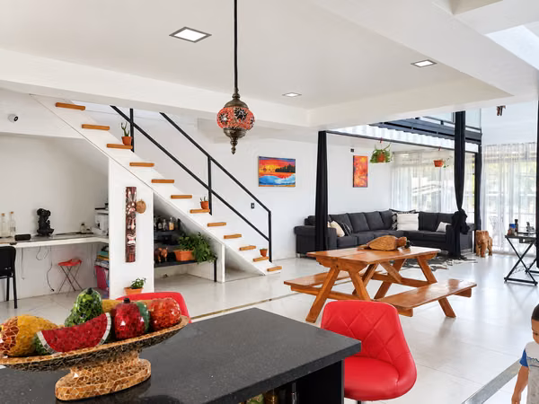 Venta de casa con 2 Apartamentos e Ingreso Mensual.