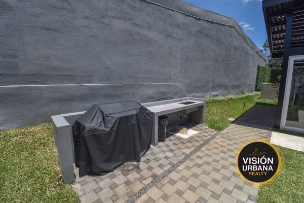 Casa para Estrenar de 3 Habitaciones en Condominio Bitzu, Escazú