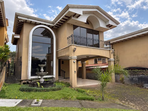 Venta de casa en Exclusivo Condominio - Remate Bancario!