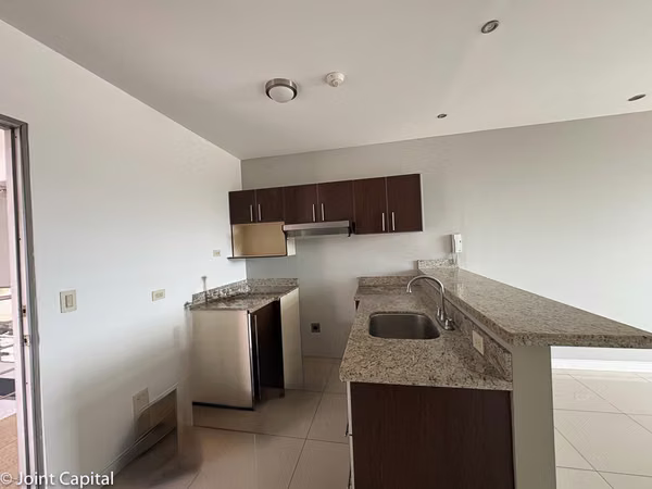 Apartamento en Alquiler en Nunciatura, Rohrmoser | 1 Habitación | Parqueo en Sótano
