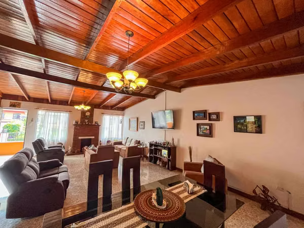 Sale of house near the Humboldt and with Garden