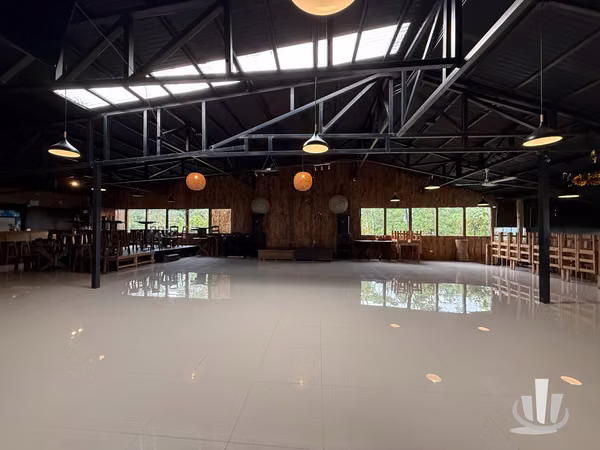 Restaurante Completamente Equipado en Alquiler en El Carmen de Guadalupe | Vista Panorámica