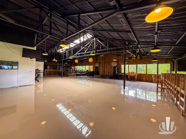Restaurante Completamente Equipado en Alquiler en El Carmen de Guadalupe | Vista Panorámica