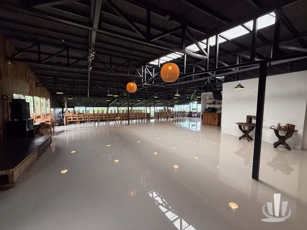 Restaurante Completamente Equipado en Alquiler en El Carmen de Guadalupe | Vista Panorámica