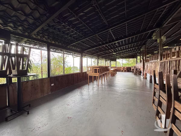 Restaurante Completamente Equipado en Alquiler en El Carmen de Guadalupe | Vista Panorámica