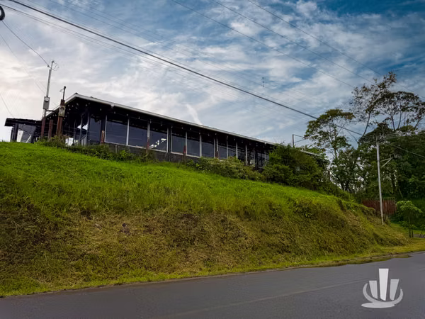 Restaurante Completamente Equipado en Alquiler en El Carmen de Guadalupe | Vista Panorámica