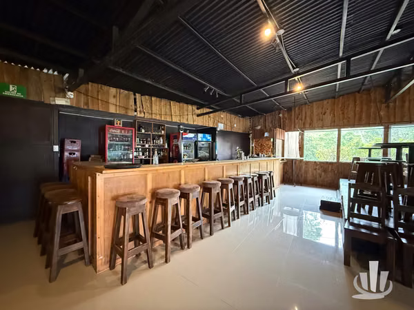 Restaurante Completamente Equipado en Alquiler en El Carmen de Guadalupe | Vista Panorámica