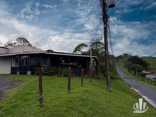 Restaurante Completamente Equipado en Alquiler en El Carmen de Guadalupe | Vista Panorámica