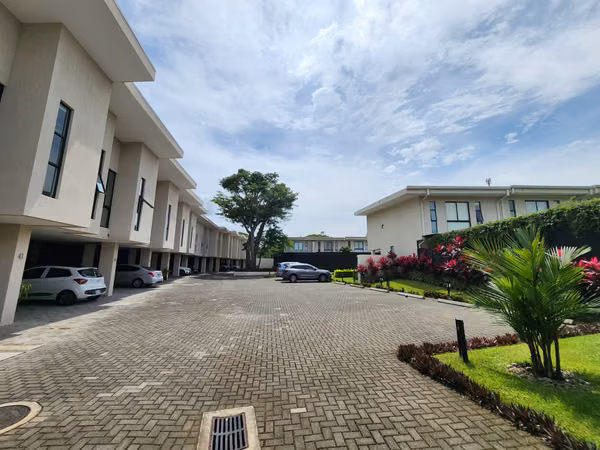 LINDORA, Santa Ana - 3DOR/2.5BA - 180 m2