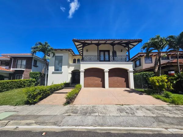 Alquiler Valle del Sol Santa Ana: Residencia Colonial 450m² y 4 Hab