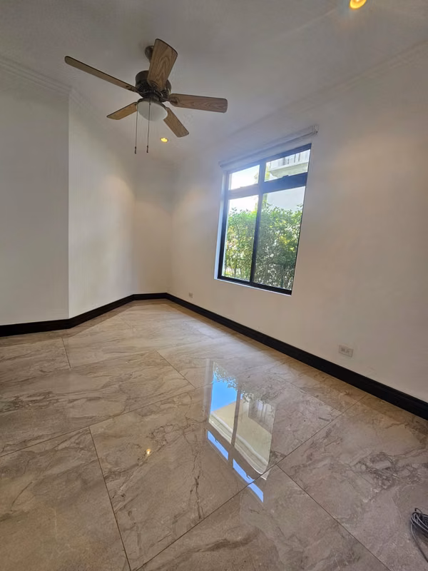 Alquiler Valle del Sol Santa Ana: Residencia Colonial 450m² y 4 Hab