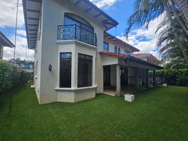 Alquiler Valle del Sol Santa Ana: Residencia Colonial 450m² y 4 Hab