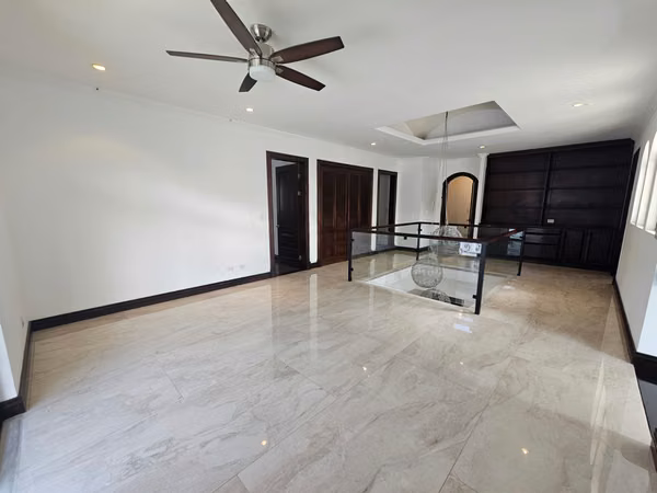 Alquiler Valle del Sol Santa Ana: Residencia Colonial 450m² y 4 Hab
