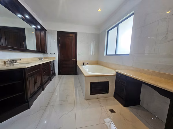 Alquiler Valle del Sol Santa Ana: Residencia Colonial 450m² y 4 Hab