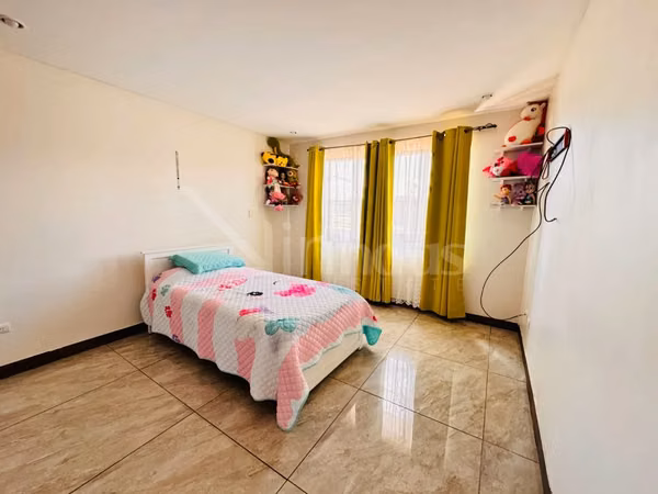 Amplia casa en venta cerca del colegio Franco Costarricense