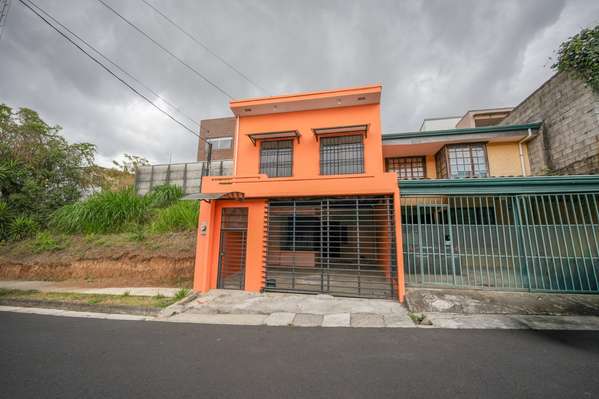 Casa de 3 habitaciones en Lomas de Ayarco Sur