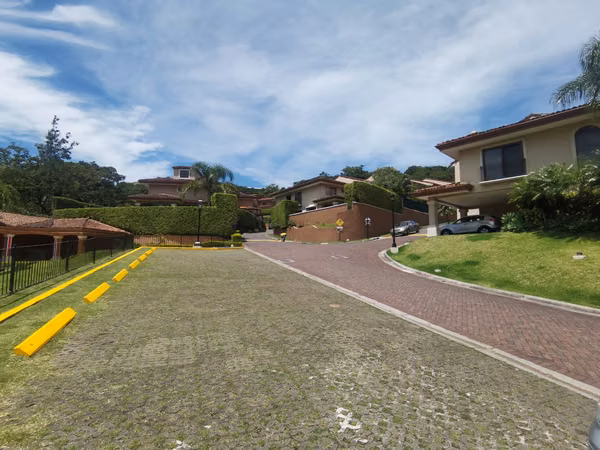 Guachipelin N, linda-wide 330m2-fine, 3 hab, 2.5 bathroom, terrace, s-TV, patio, mezanine, amenities