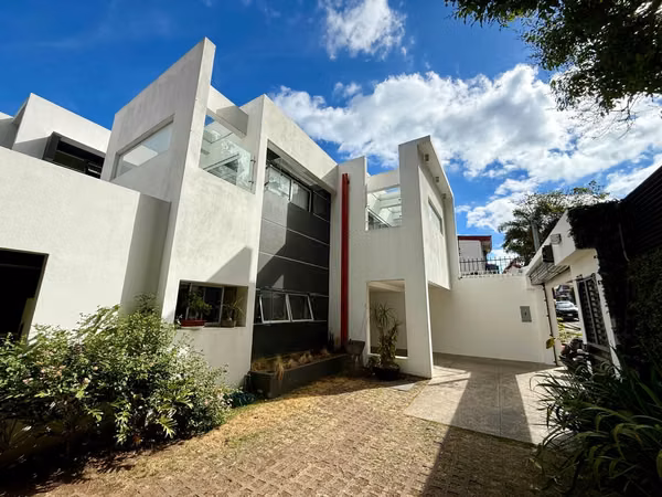 The modern, spacious and independent home you dreamed of in Montealegre Trejos, Escazu!