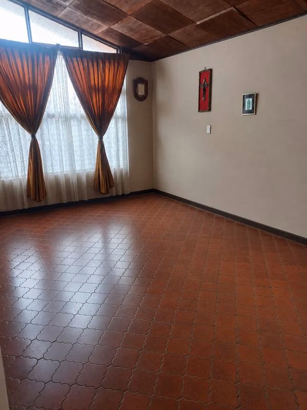 Casa en Venta Amplia Tibas- RA