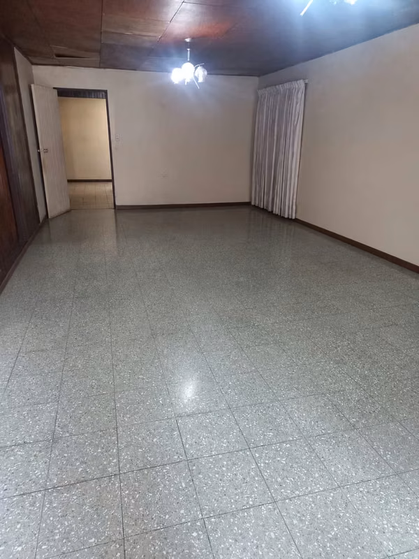 Casa en Venta Amplia Tibas- RA
