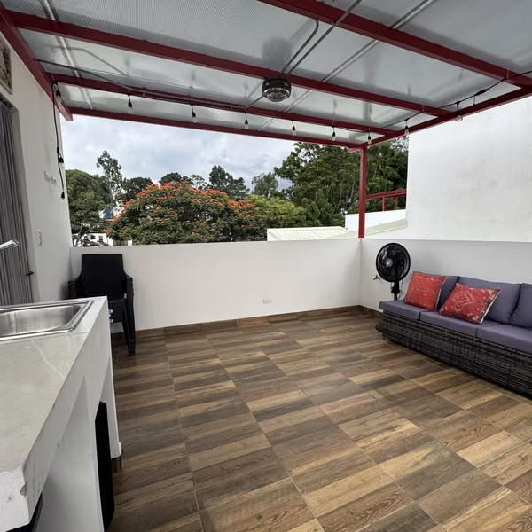 Vendo casa con dos años de uso. Barrio el Socorro Santo Domingo Heredia
