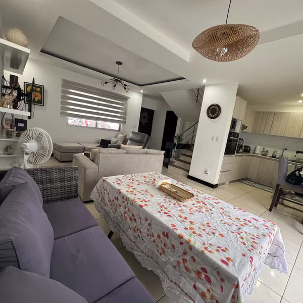 Vendo casa con dos años de uso. Barrio el Socorro Santo Domingo Heredia