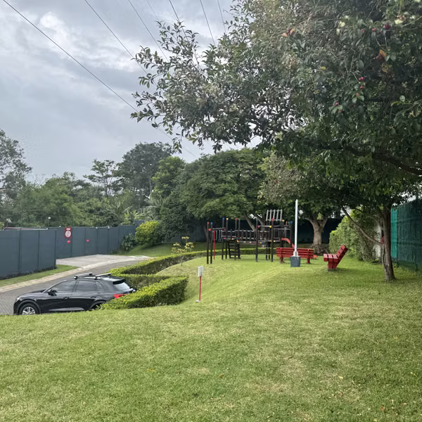 Vendo casa con dos años de uso. Barrio el Socorro Santo Domingo Heredia