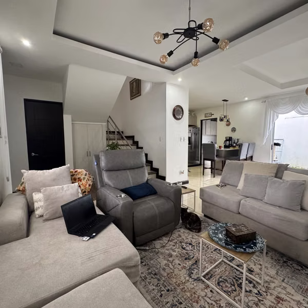 Vendo casa con dos años de uso. Barrio el Socorro Santo Domingo Heredia