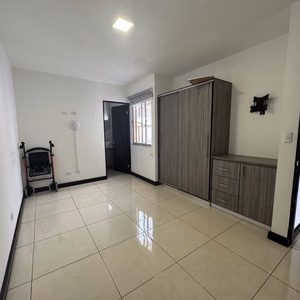 Vendo casa con dos años de uso. Barrio el Socorro Santo Domingo Heredia