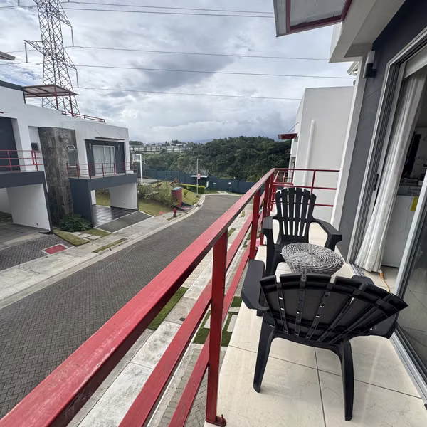Vendo casa con dos años de uso. Barrio el Socorro Santo Domingo Heredia