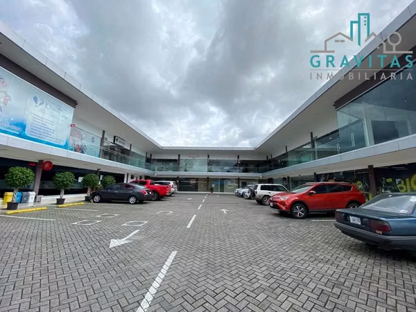 Locales Comercial en Plaza Calle Vieja, Tres Ríos, 50 m2 ID 855