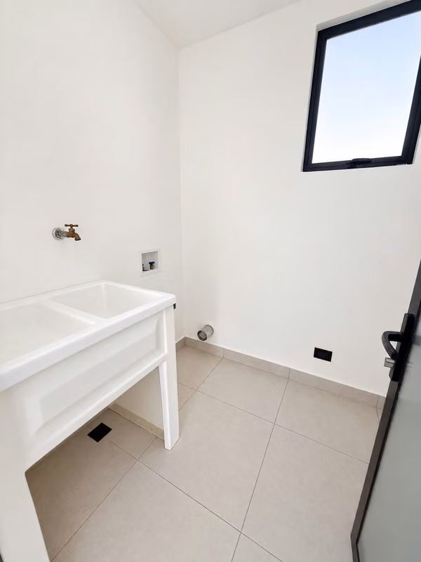 Alquiler de casa nueva en Lindora, Santa Ana 20 Amenidades.